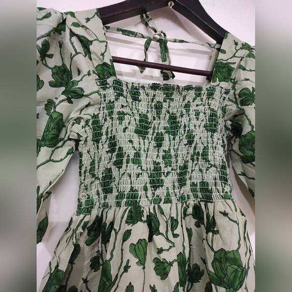 Green Square Neck Smocked Top 💚 - Picture 3 of 13